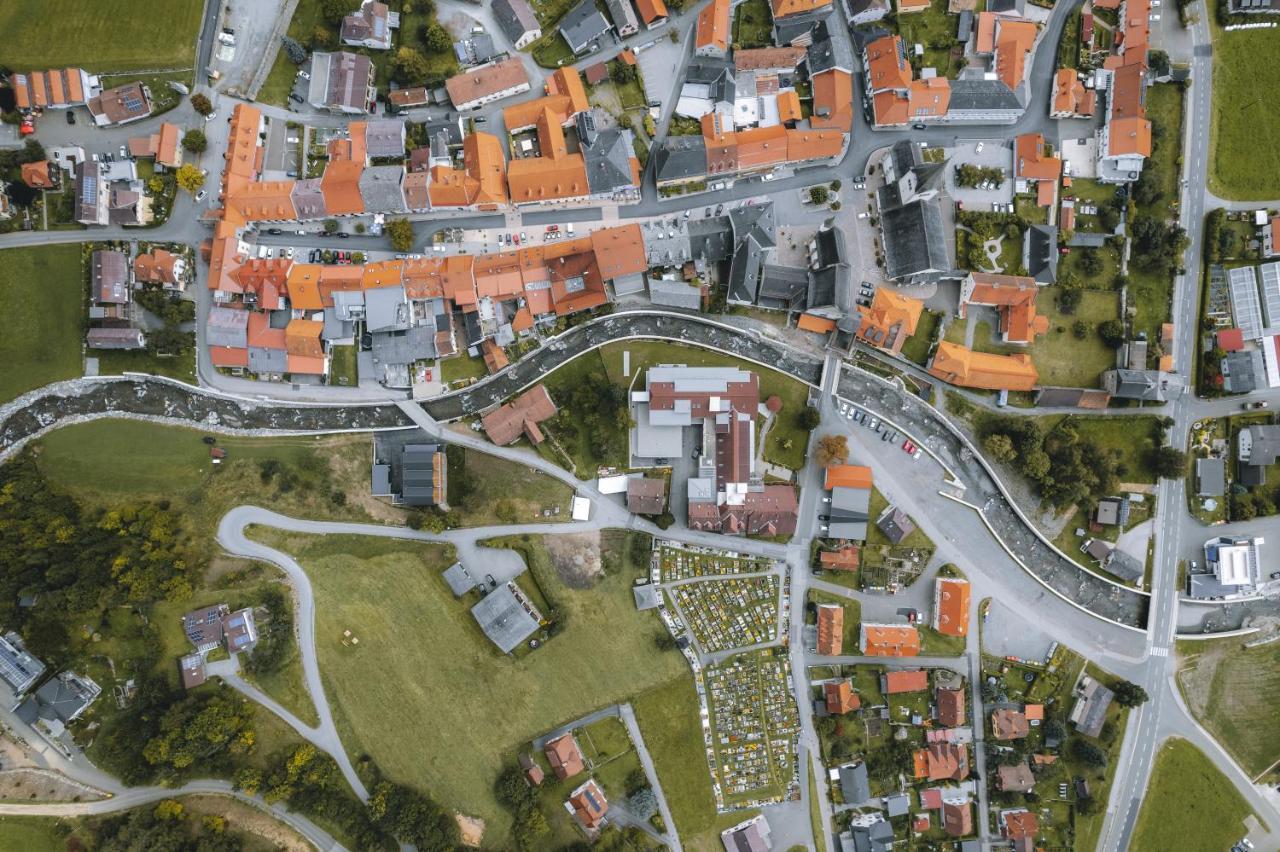 Aparthotel Zum Wohle Oberwoelz Stadt Esterno foto